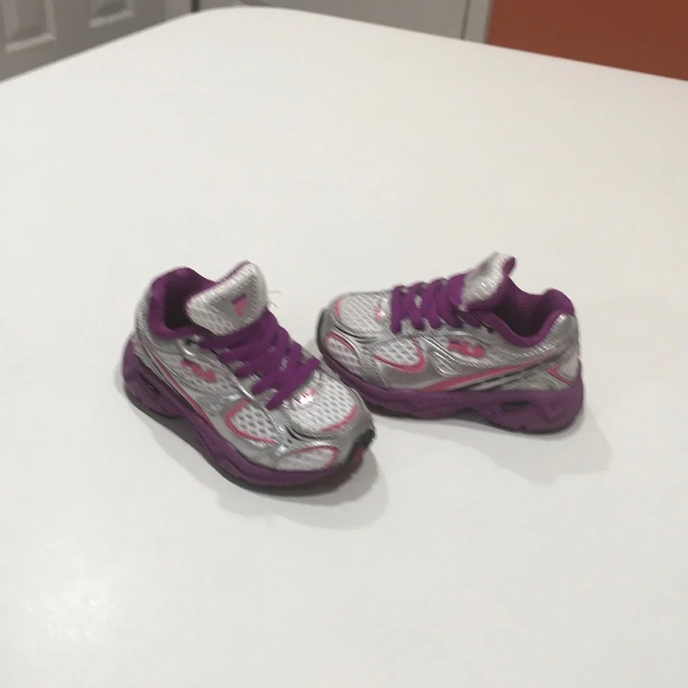 🌼🌼NWOT FILA Toddler Girl’s NWOT Purple/Silver Sneakers, size 7